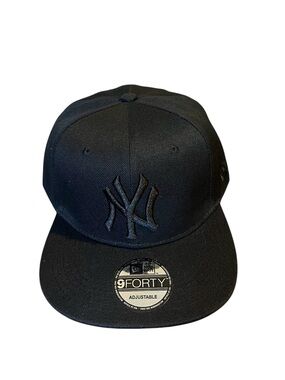New York Yankees New Era 9Forty SnapBack Adjustable Hat with Flat Bill All BLACK